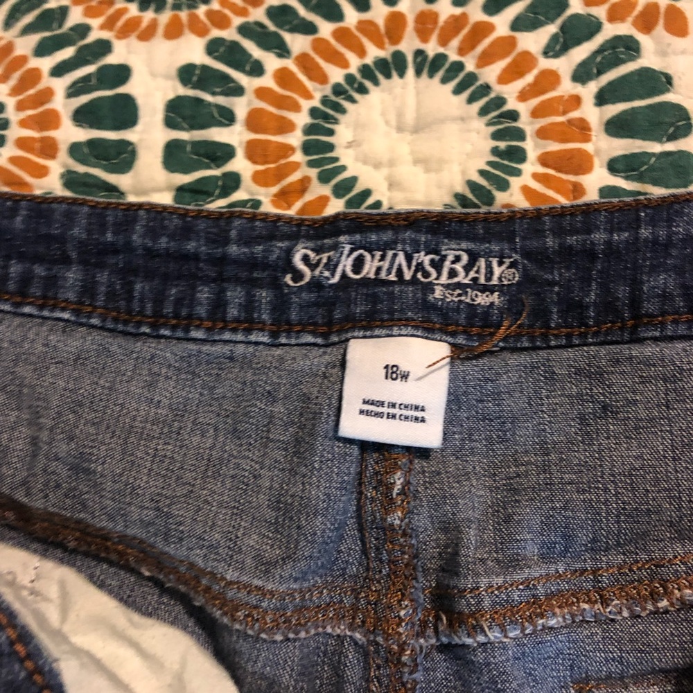 Shorts - Picture 3 of 3